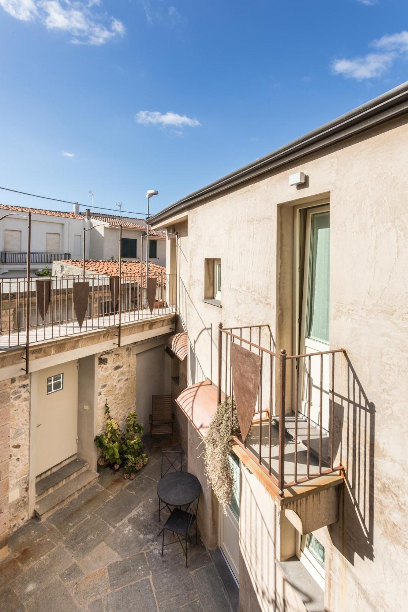Tresnuraghes Il Cortiletto Hotel Maison מראה חיצוני תמונה