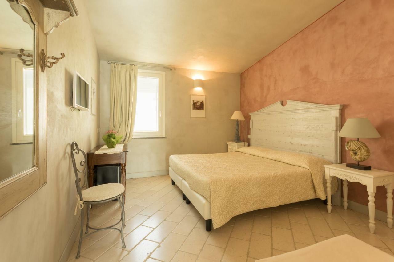 Tresnuraghes Il Cortiletto Hotel Maison מראה חיצוני תמונה